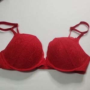 Vibrant Red Push-Up Bra with Lace Pattern